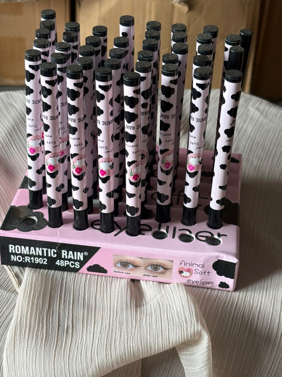 Romantic Rain Animal Soft Waterproof Eyeliner - صورة 1